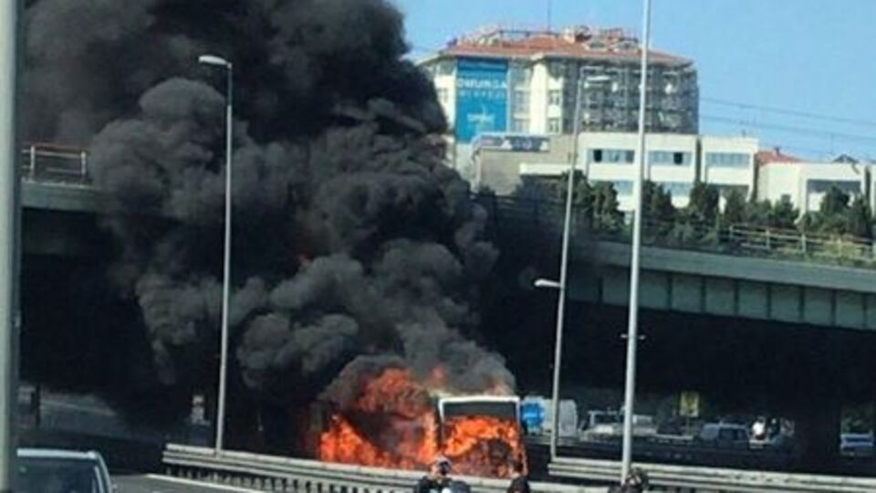 Metrobüste yangın