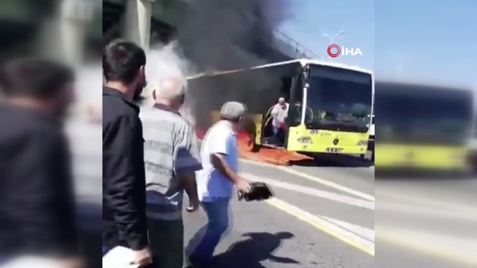 Metrobüs yangınında çarpıcı görüntü!