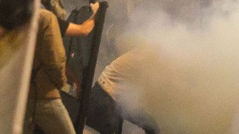 Portland'da ırkçılık karşıtı protestocular polis merkezine saldırdı