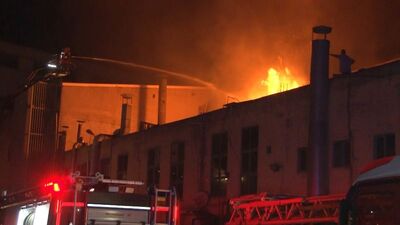 Esenyurt'ta plastik fabrikası yangını