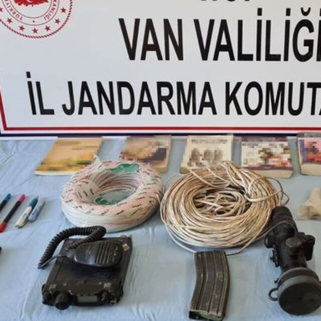 Başkale'de teröristlere ait patlayıcı bulundu