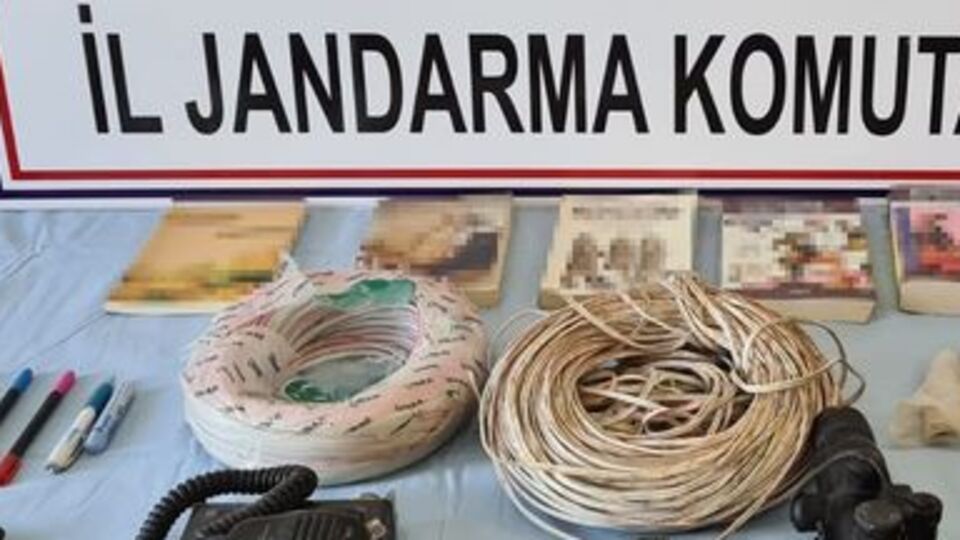 Başkale'de teröristlere ait patlayıcı bulundu