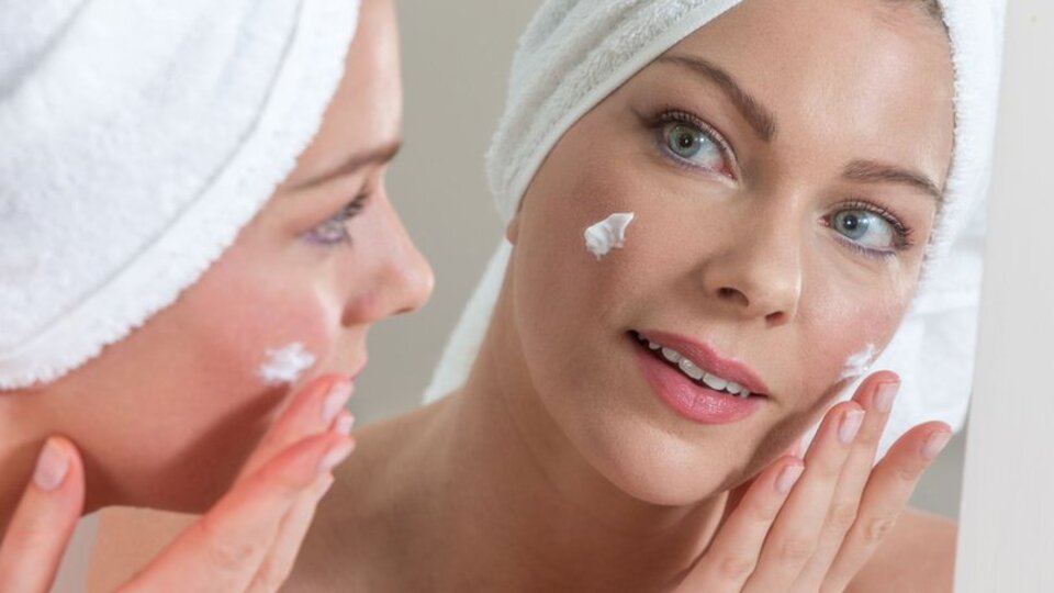 Nemlendirici ve besleyici cilt bakım yöntemleri