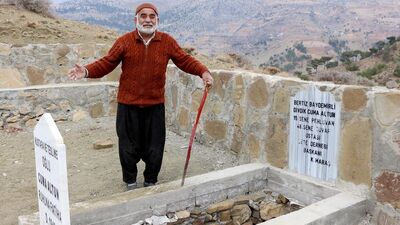 Kendi kazdığı mezarına defnedildi