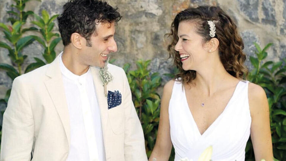 20 yıllık aşkıyla evlendi
