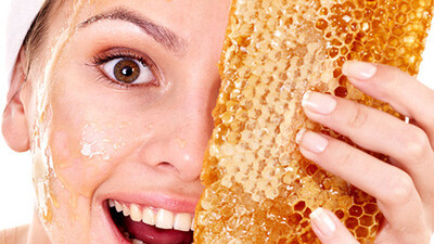 Cildi gençleştiren ballı maske tarifleri