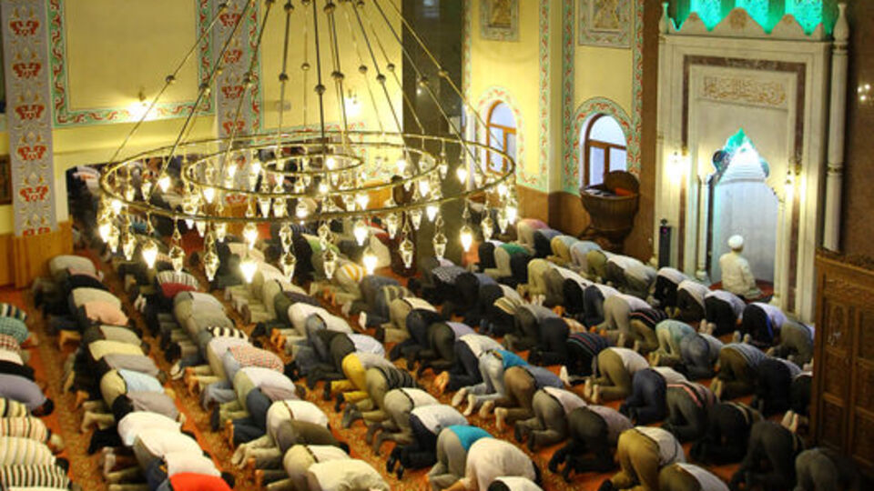 İzmir Cuma saati kaçta?