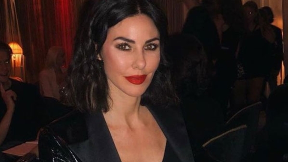 Defne Samyeli kimdir?