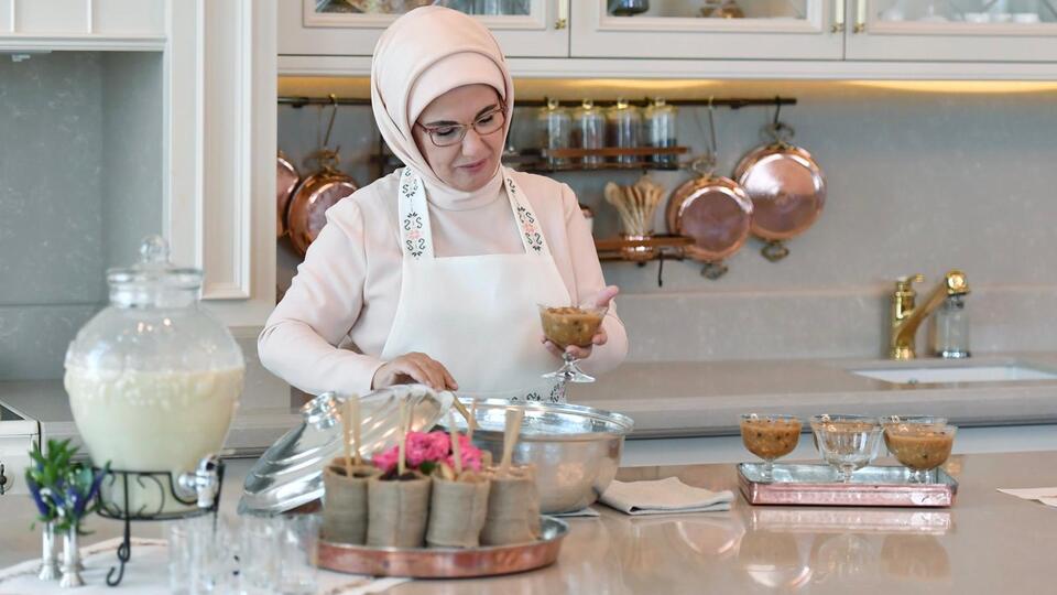 Cumhurbaşkanı Erdoğan'ın eşi Emine Erdoğan: "Aşurenin tadı hoşgörüdür!"