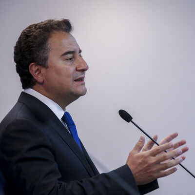 Babacan: Eşim ve çocuğum da pozitif