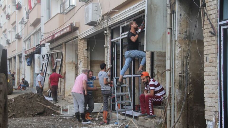 Giresun'da kayıplar aranıyor, onarım çalışmaları sürüyor