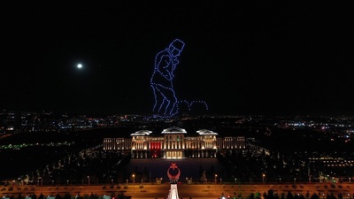 Cumhurbaşkanlığı Külliyesi'nde ışıklı İHA gösterisi