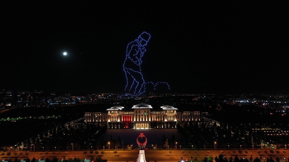 Cumhurbaşkanlığı Külliyesi'nde ışıklı İHA gösterisi