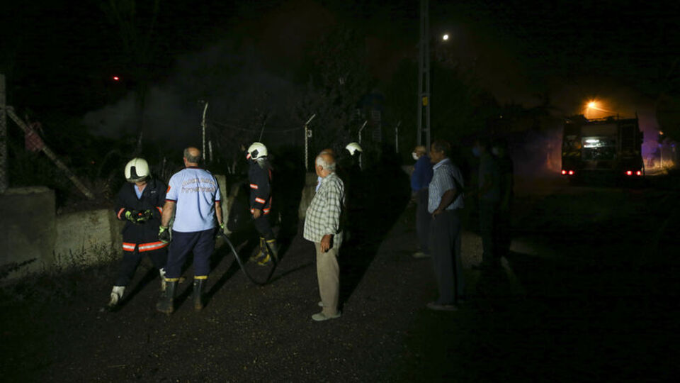 Ankara'da gecekondu alevlere teslim oldu
