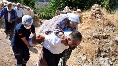 120 kiloluk hastayı 2 km sırtında taşıdı