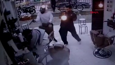 Kolombiya'da berber koltuğundaki müşteriye infaz!