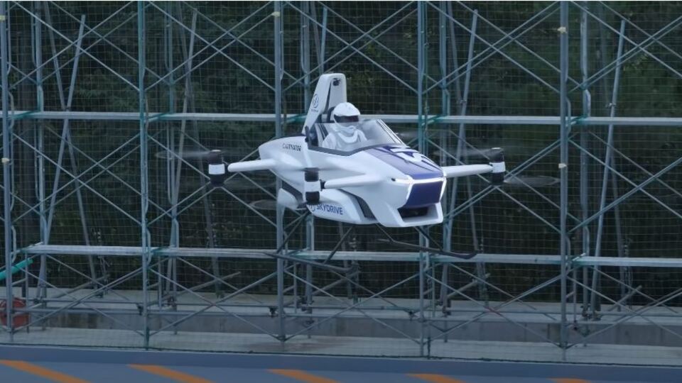 Japonlar uçan araba test etti