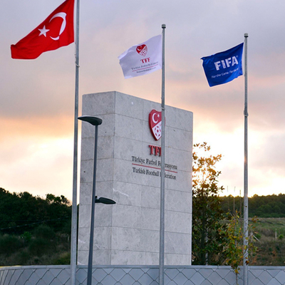 Nerden baksan tutarsız, nerden baksan usulsüz!