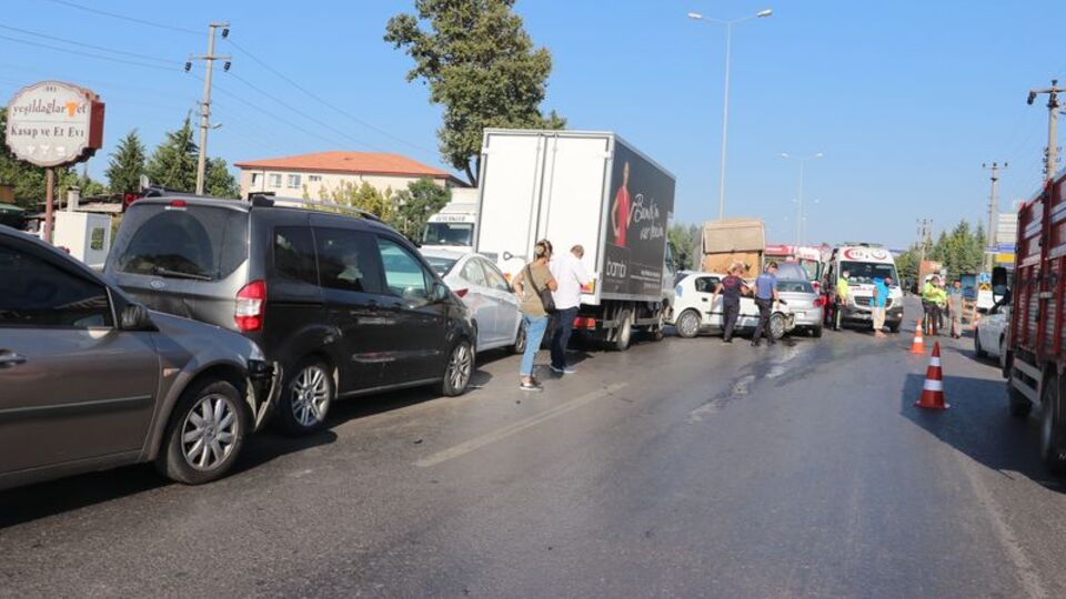 11 araç birbirine girdi