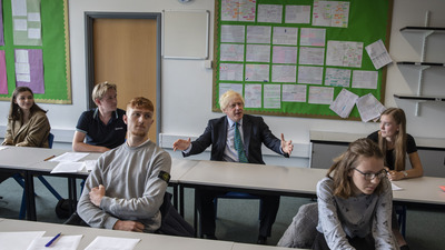 İngiltere'de okullar yeniden açıldı