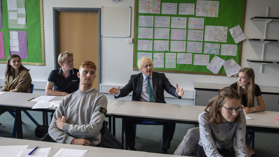 İngiltere'de okullar yeniden açıldı