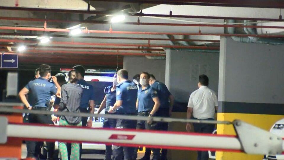 Kadıköy'de polis ve özel güvenlik görevlisi bıçaklandı