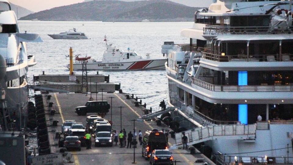 2 kamyon eşya, 500 valizle Katar kraliyet ailesi Bodrum'da!