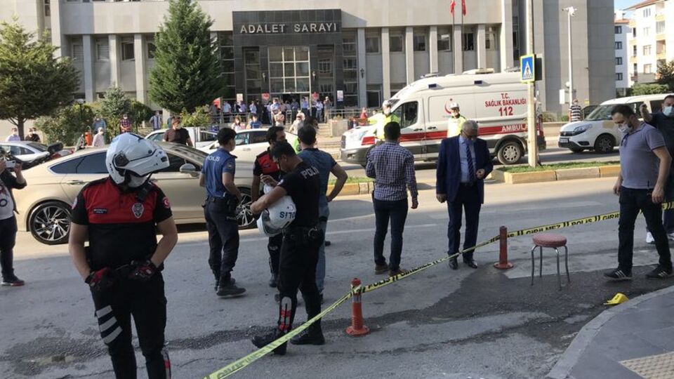 Adliye karşısında cinayet!