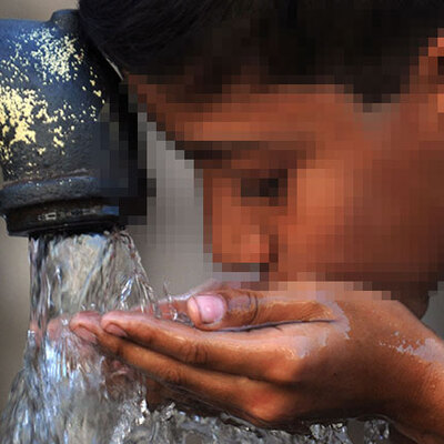 Su içen çocuğu sopayla dövdü!