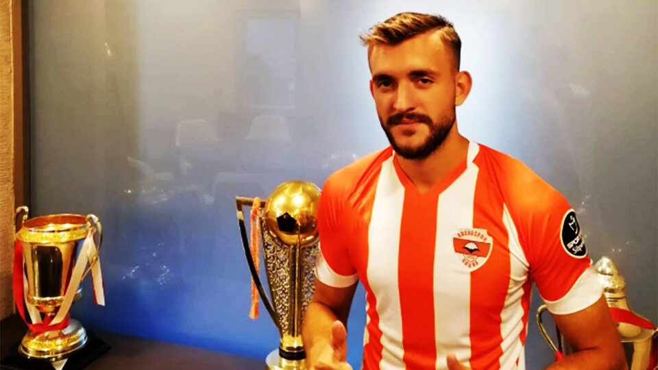 Adanaspor, Cenk'i renklerine bağladı