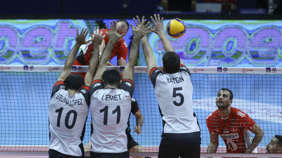 Erkekler Kupa Voley'de 4 takım turladı