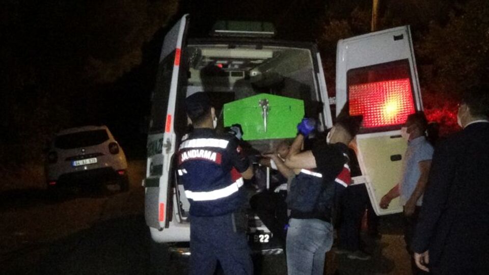 Yaşlı adam evinde bıçakla öldürüldü