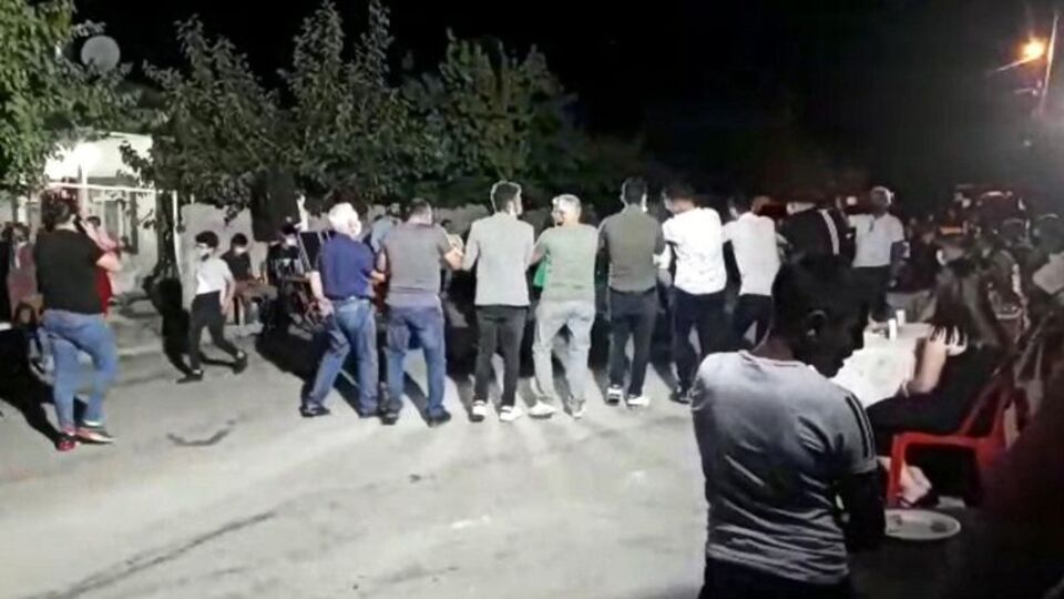 Kına gecesinde halaya para cezası