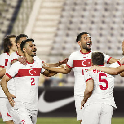 Milliler perdeyi açıyor!