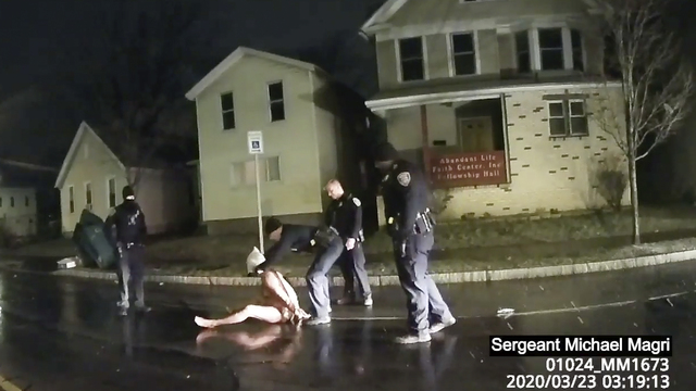 ABD'de polis siyahi Amerikalıyı poşetle boğmuş!