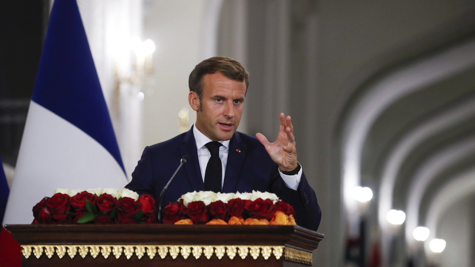 "Macron, Fransa'yı satıyor"