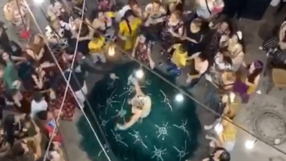 Koronaya davetiye çıkardılar!