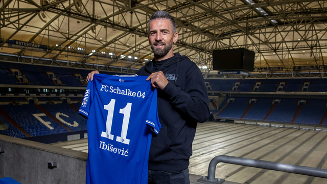 36 yaşında Schalke'ye transfer oldu