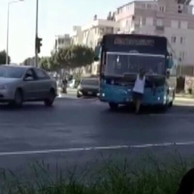 Otobüse maskesiz alınmadı! Öyle bir şey yaptı ki!