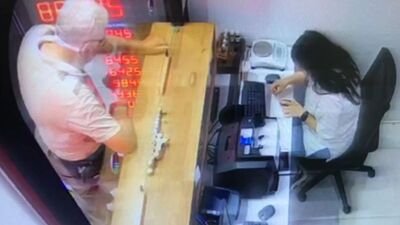 Yaşlı adam döviz bürosuna 100 bin TL'lik sahte altın sattı!