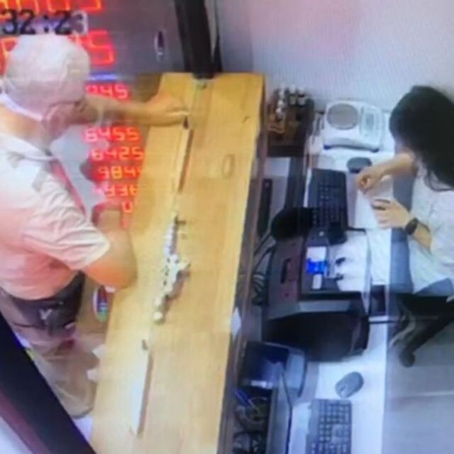 Yaşlı adam döviz bürosuna 100 bin TL'lik sahte altın sattı!