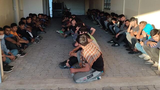 Bir minibüs 65 yasadışı göçmen