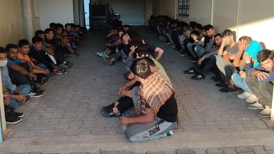 Bir minibüs 65 yasadışı göçmen