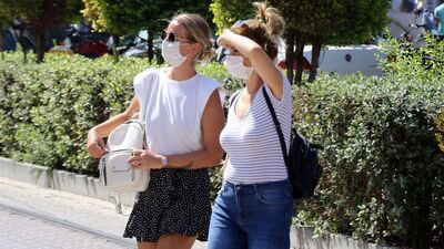 Deniz suyu 32 dereceye çıktı! Akdeniz'in incisi gölgede 40 derece!