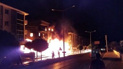 5 katlı apartman alev alev!