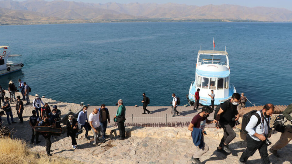 Akdamar Kilisesi'nde 8'inci ayin