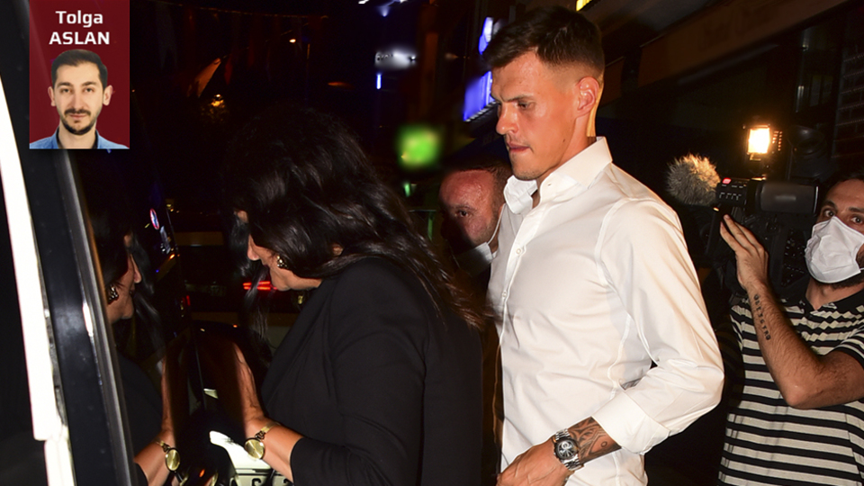 Eşi ile akşam yemeğinde