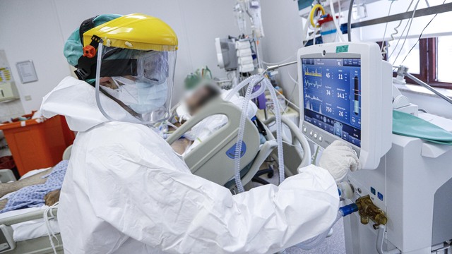 Özel hastanelerin kapısı tekrar açıldı