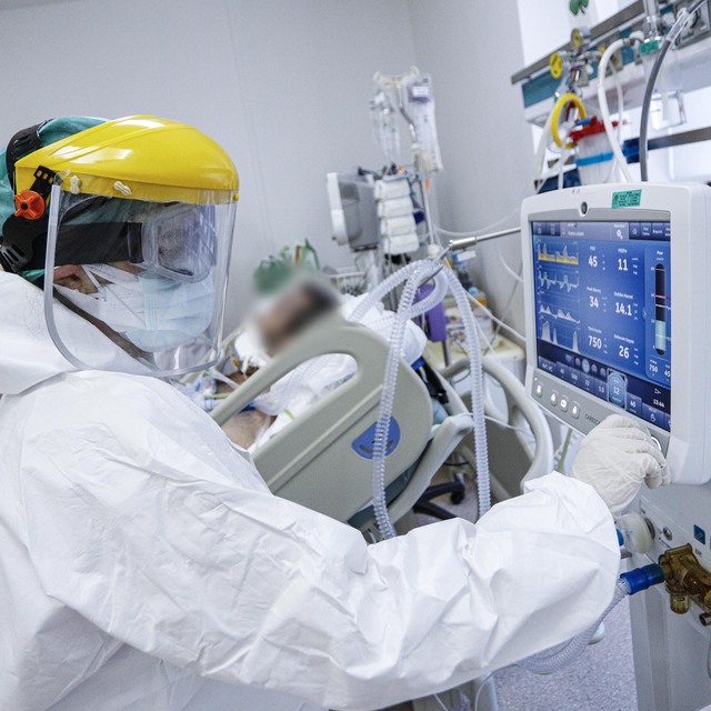 Özel hastanelerin kapısı tekrar açıldı