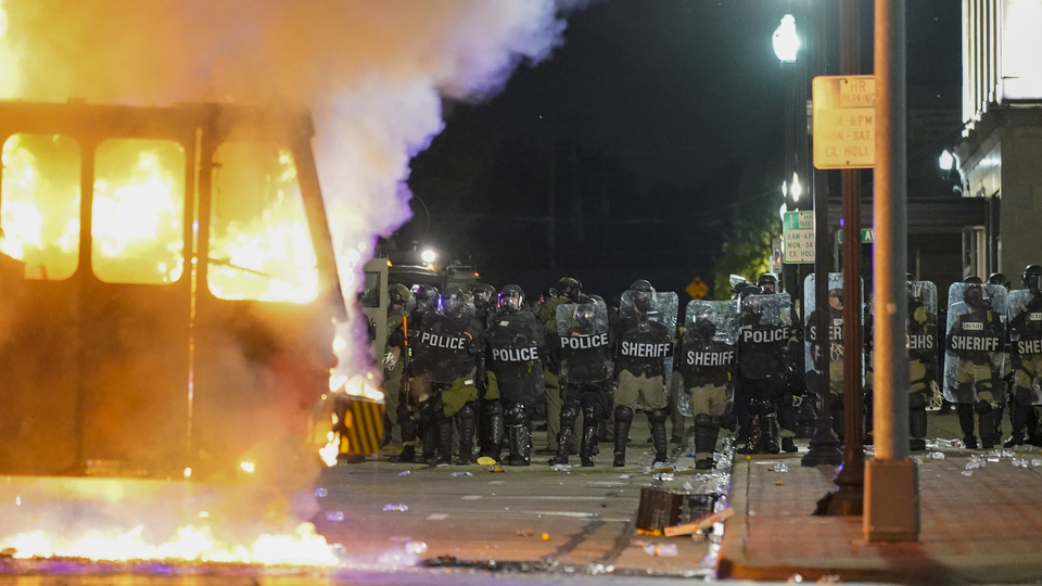 ABD'de polis kurşunuyla vurulan Blake'ten birlik çağrısı